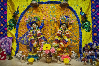 Sri Sri Nitay-Gauracandra神灵