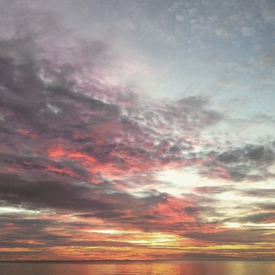 海上日出