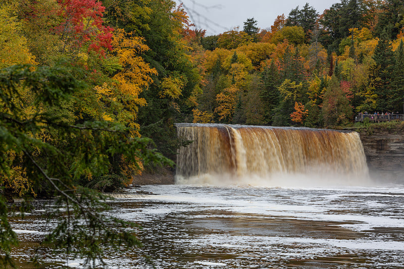 Tahquamenon瀑布