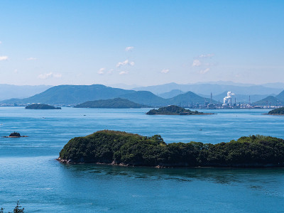 日本冈山县仓市和州山观景台上的濑户大桥。濑户大桥是连接冈山县仓市和香川县堺市的桥梁。