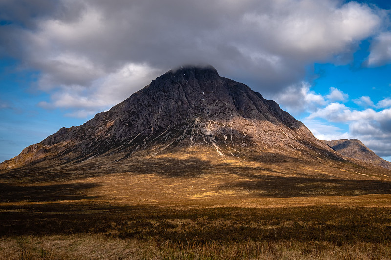 戴着帽子的Buachaille Etive Mor