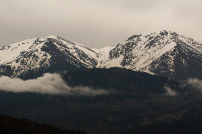 两座山峰