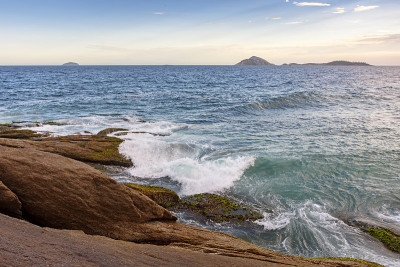 岩石和海