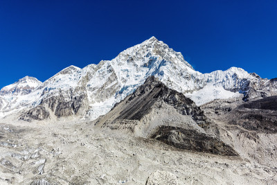 喜马拉雅山的雪山