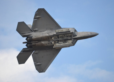 F-22猛禽战机已部署武器舱