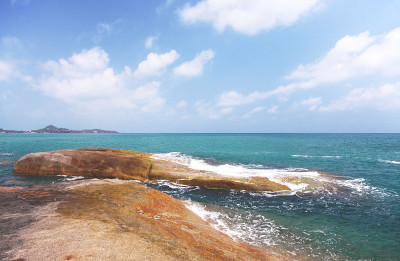 大岩石和大海