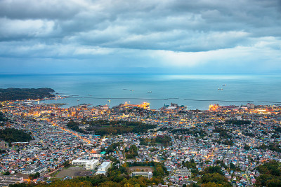 日本北海道小樽城石蒜湾的城市景观