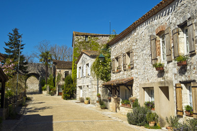 风景如画的旅游景点Pujols村，Lot-et-Garonne，法国。