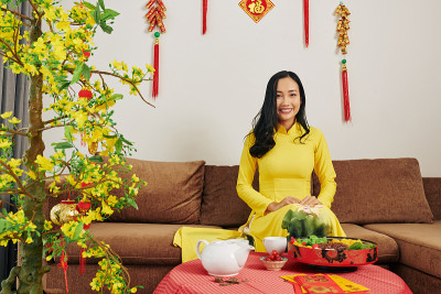 妇女庆祝农历新年