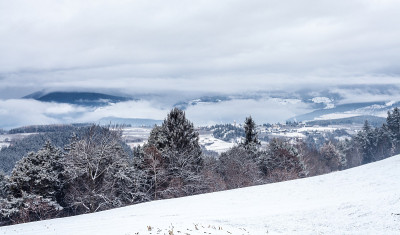 意大利泰洛南部的吕森山谷雪村