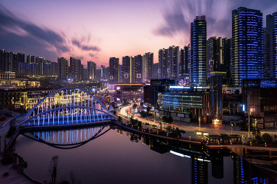 日落时分，中国贵阳的城市景观