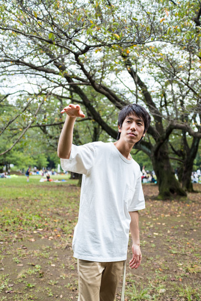 跳舞的年轻人