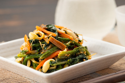 菠菜纳穆尔