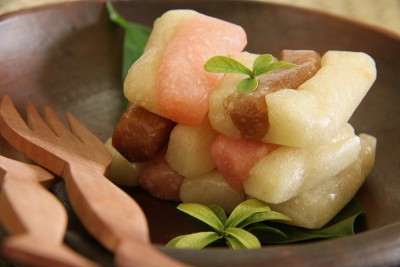 Getuk Tiga Warna，来自中爪哇马格朗的木薯和椰子的标志性甜品