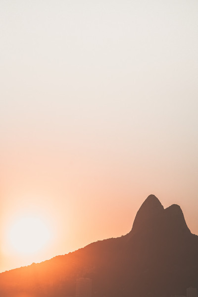 里约热内卢里约热内卢日落Ipanema Morro dos Irmaos山