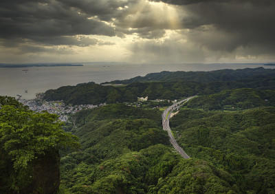 浦贺海峡和富士台山路在博索半岛的山区。