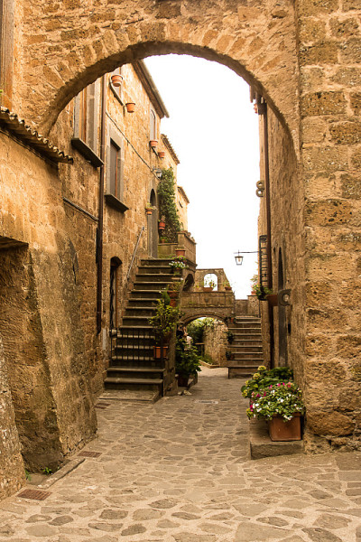 美丽的小巷在意大利拉齐奥的Bagnoregio Civita