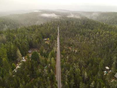 穿过群山的漫长道路