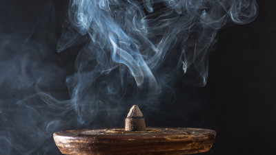 各种熏香产生的烟
