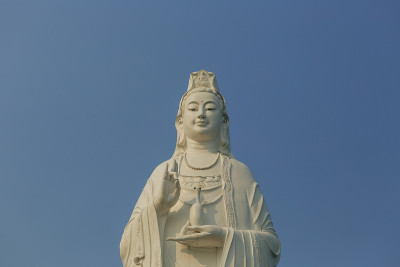 岘港大佛位于越南岘港松特半岛的林翁塔