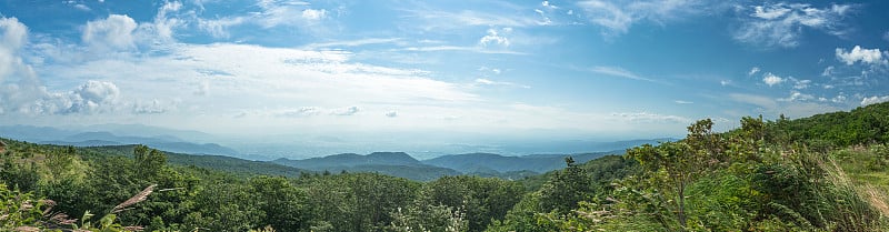 从Agatsuma山脉观看