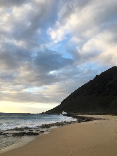 12月夏威夷瓦胡岛卡埃纳角的日落。