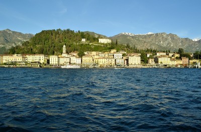 美丽的Bellagio湖滨全景。
