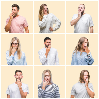 拼贴的人群，女人和男人在多彩的黄色孤立的背景无聊打哈欠疲倦覆盖着嘴与手。不安和困倦。