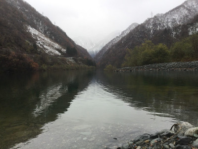 Kurobe峡谷Kurobe河沿岸的风景