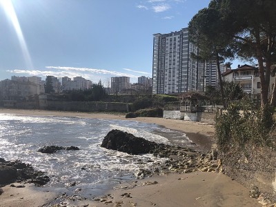 靠海的码头，座位和住所