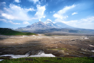 堪察加半岛的火山景观。堪察加半岛地区受欢迎的旅游目的地。