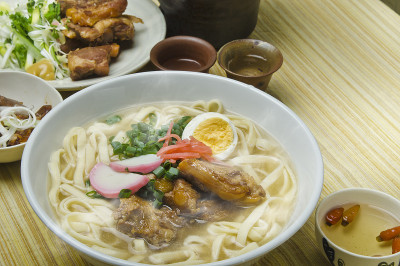 荞麦酱当地美食/冲绳