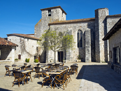 风景如画的旅游景点Pujols村，Lot-et-Garonne，法国。