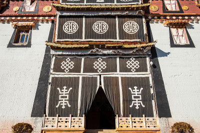 松赞林寺又称甘丹松采林寺，又称小布达拉宫，是位于中国云南中甸(香格里拉)的藏传佛教寺院