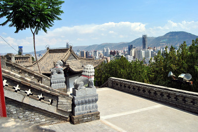 中国甘肃省兰州市白塔山公园的寺庙