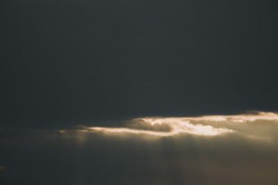 天空。
