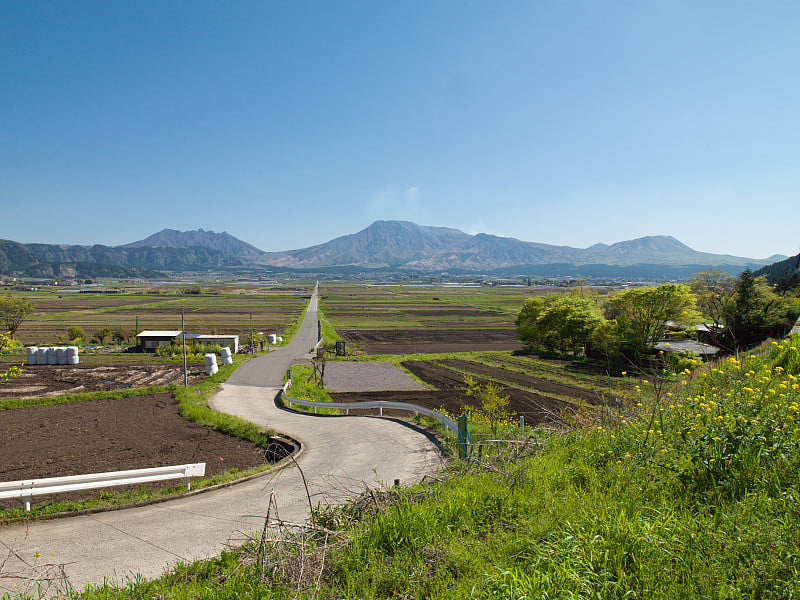 日本九州麻生市周围的乡村景色