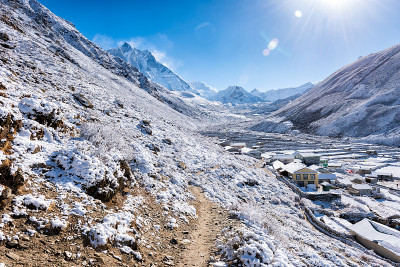 珠穆朗玛峰地区的定伯车谷景