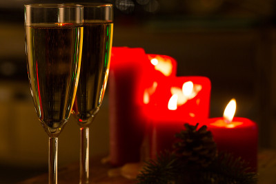 两个香槟酒杯