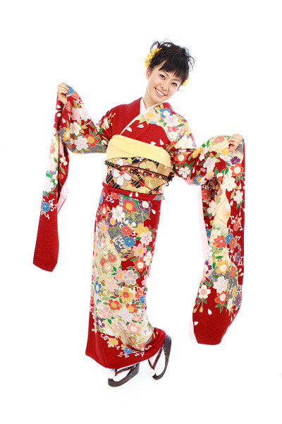 穿着白色背景和服的日本妇女
