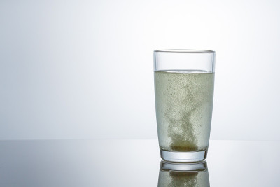 这泡腾片溶于一杯水