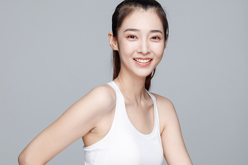 画室里的美女肖像