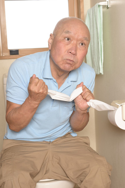患有便秘的老年人