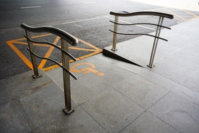 轮椅坡道的道路