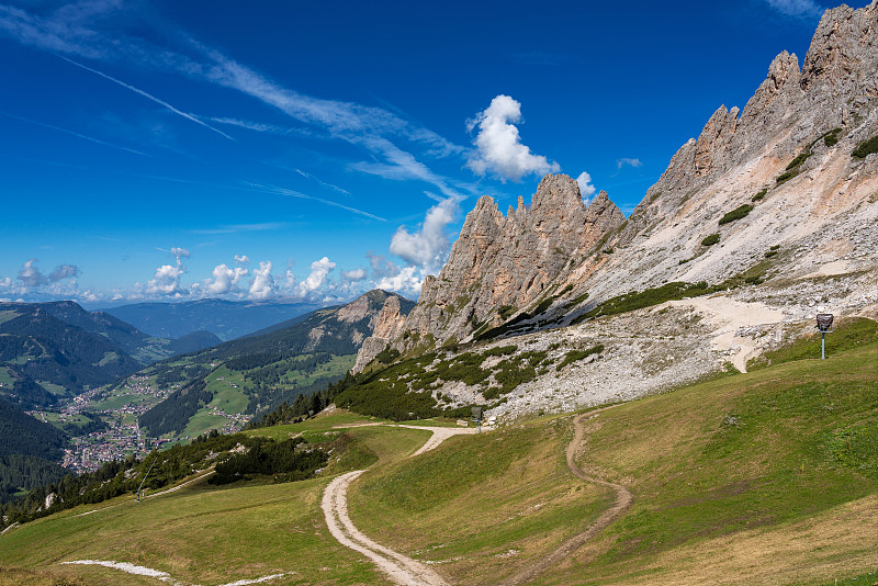 意大利Dolomites的Sella group和Gardena pass或Grodner Joch