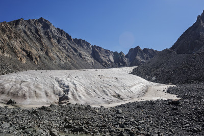 贝鲁卡山附近的冰川西瓜