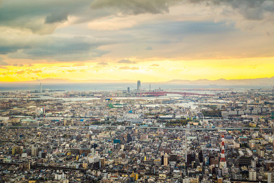 日落时分的大阪市景，关西，日本