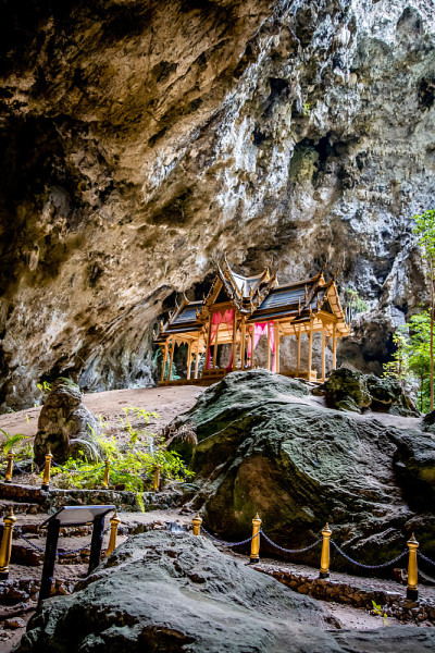 泰国帕拉雅·那空洞，Khua Kharuehat亭庙，位于泰国巴育普·基里汗Khao Sam Roi