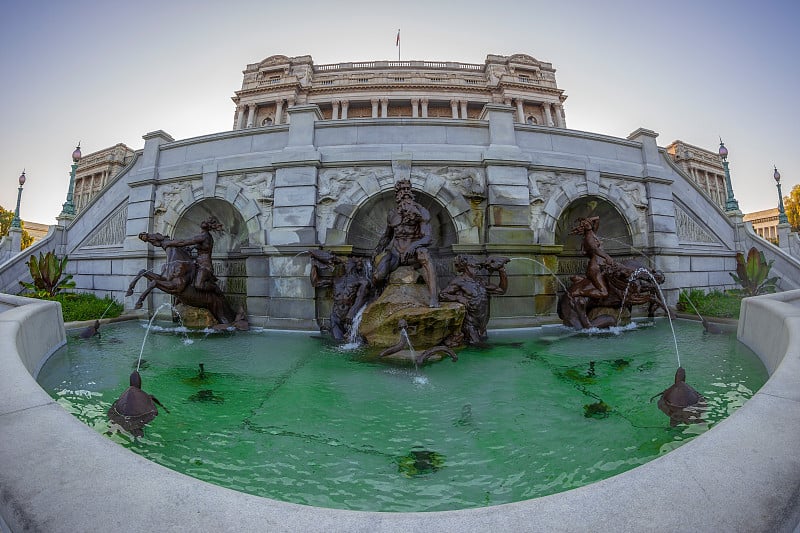 华盛顿特区国会图书馆前的喷泉，海王星庭院