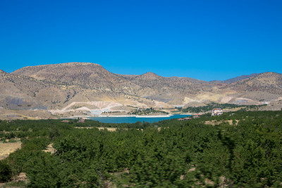 以拉齐格的哈扎尔湖(Elazığ)是该地区最重要的自然资产之一。